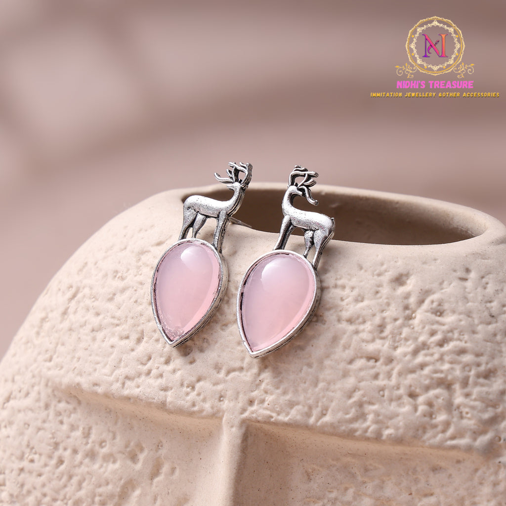 Deer Design Silver Tone Earrings – Teardrop Stone